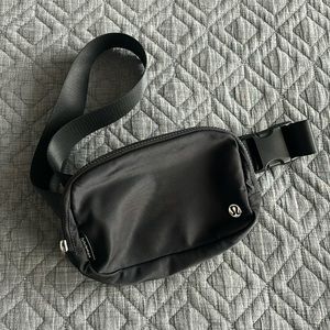Lulu lemon belt bag
